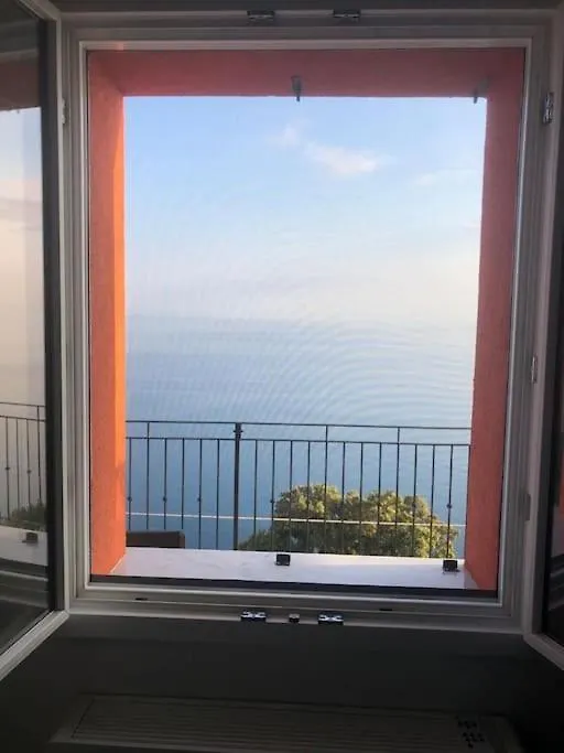Holiday home Orangehouse Cinque Terre. Private Parking Villa Riomaggiore Italy