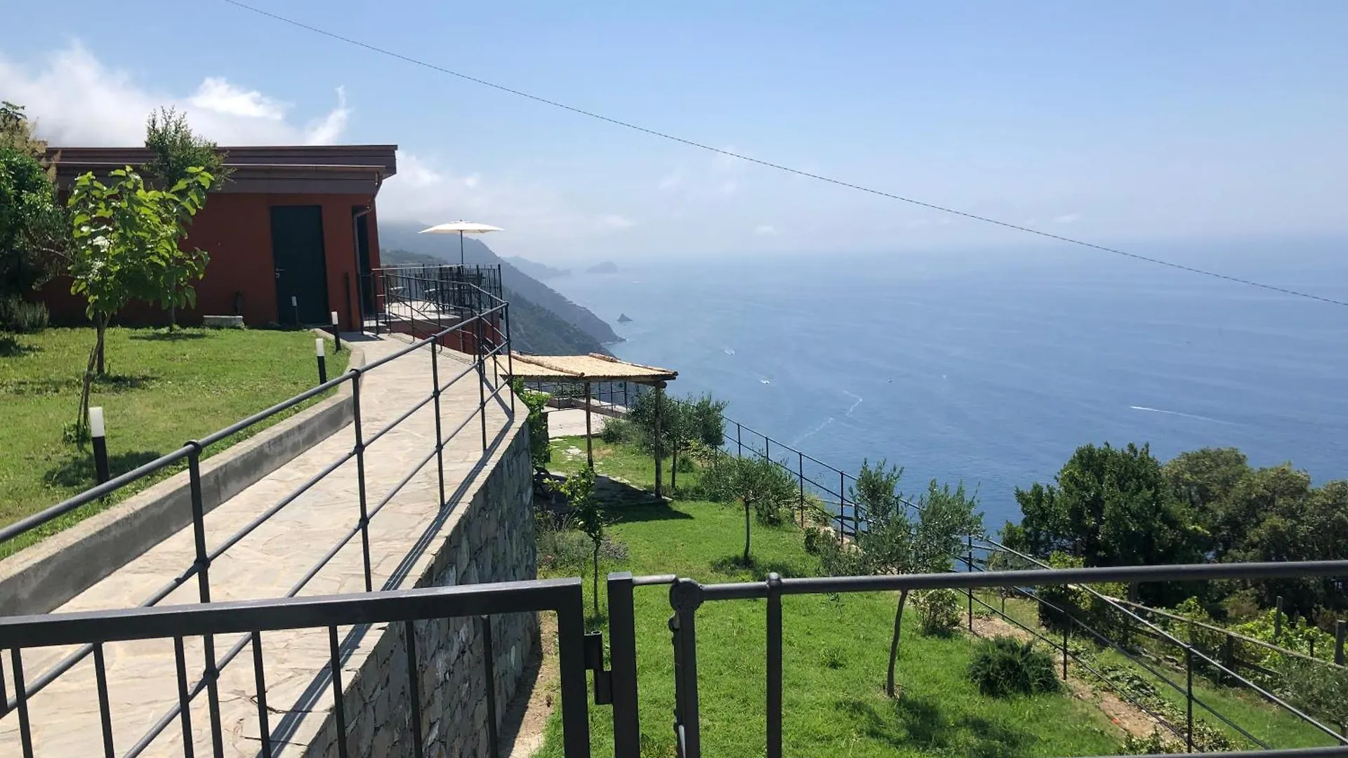 Holiday home Orangehouse Cinque Terre. Private Parking Villa Riomaggiore