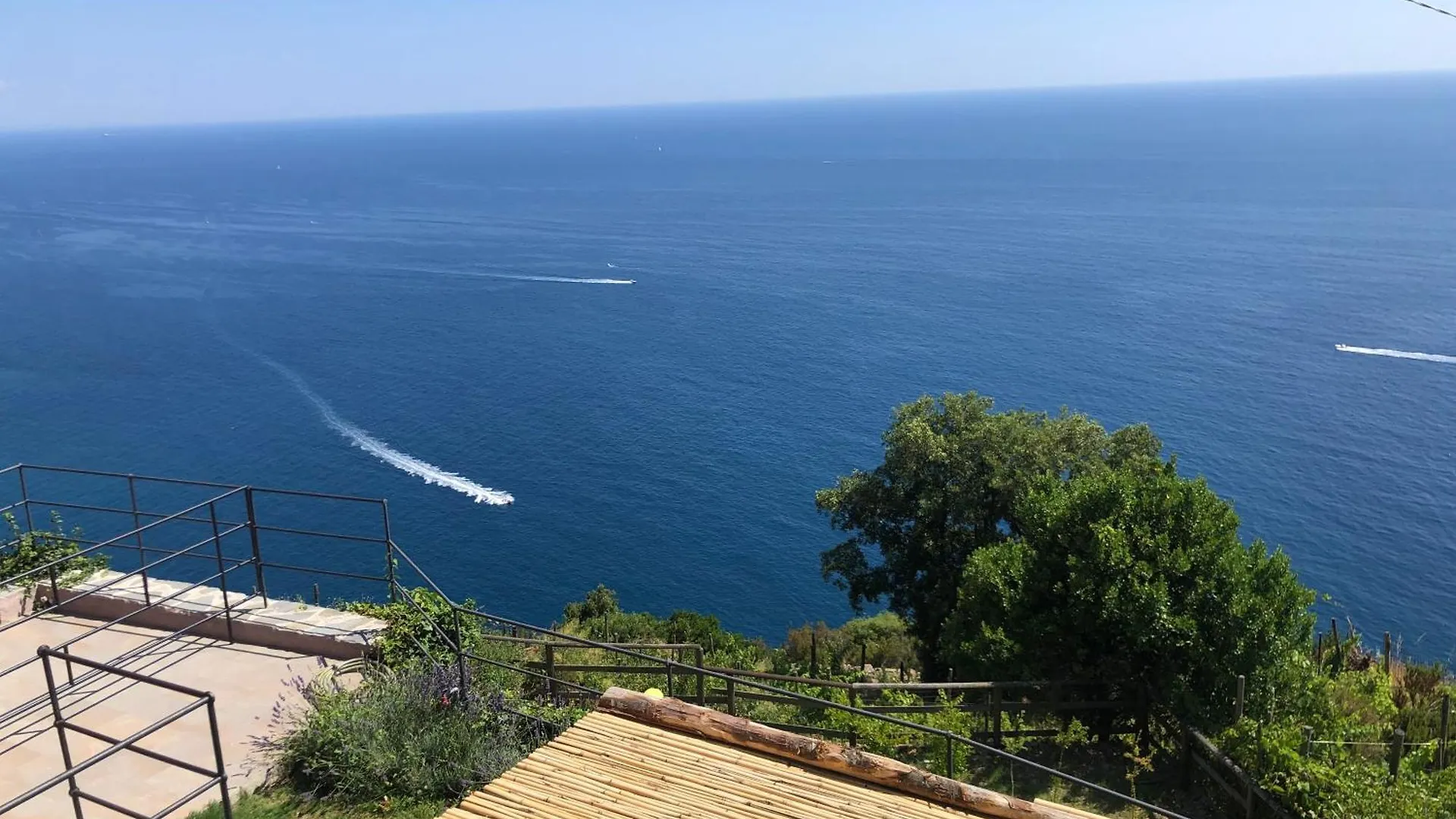 Orangehouse Cinque Terre. Private Parking Villa Riomaggiore Italy