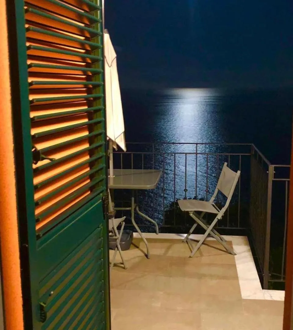 Holiday home Orangehouse Cinque Terre. Private Parking Villa Riomaggiore
