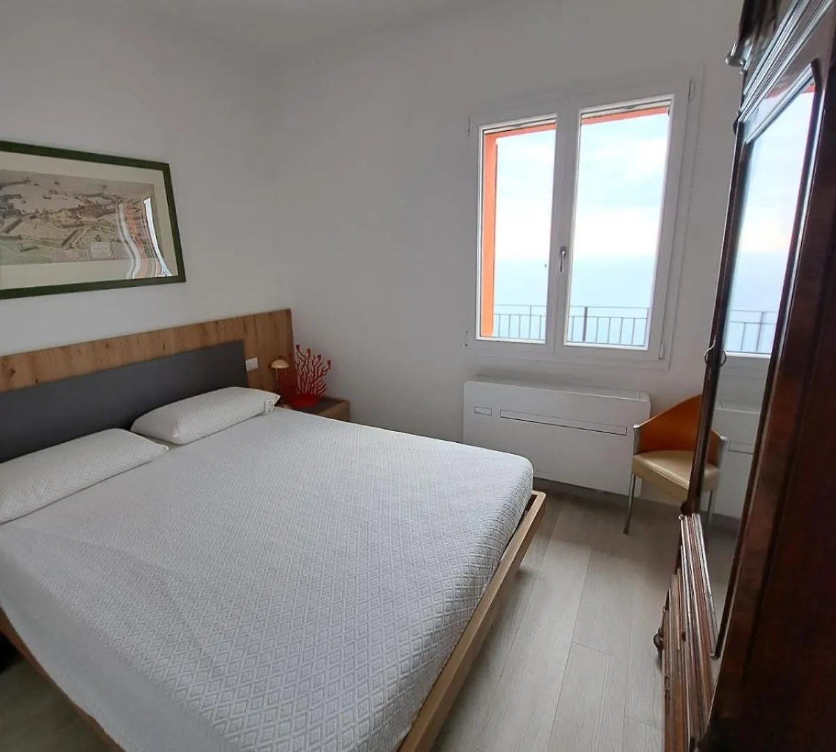 Orangehouse Cinque Terre. Private Parking Villa Riomaggiore Italy