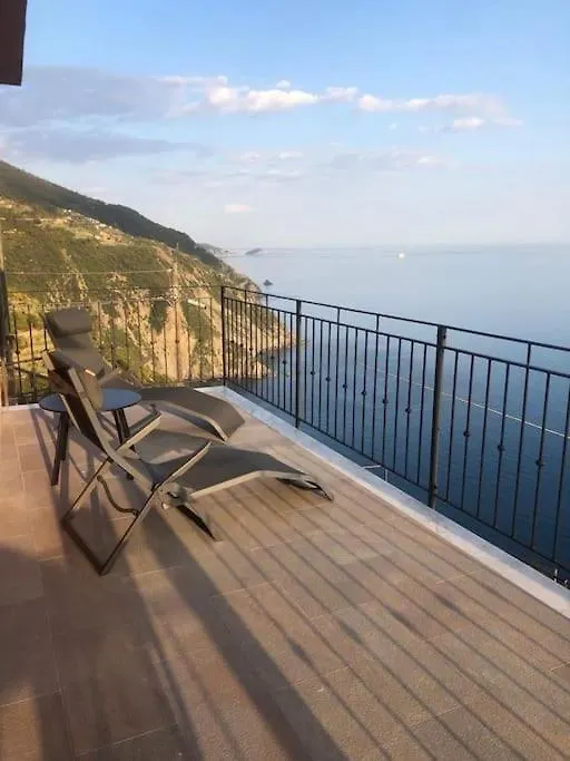 Holiday home Orangehouse Cinque Terre. Private Parking Villa Riomaggiore Italy