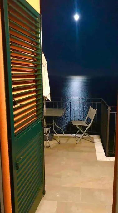 Orangehouse Cinque Terre. Private Parking Villa Riomaggiore Holiday home